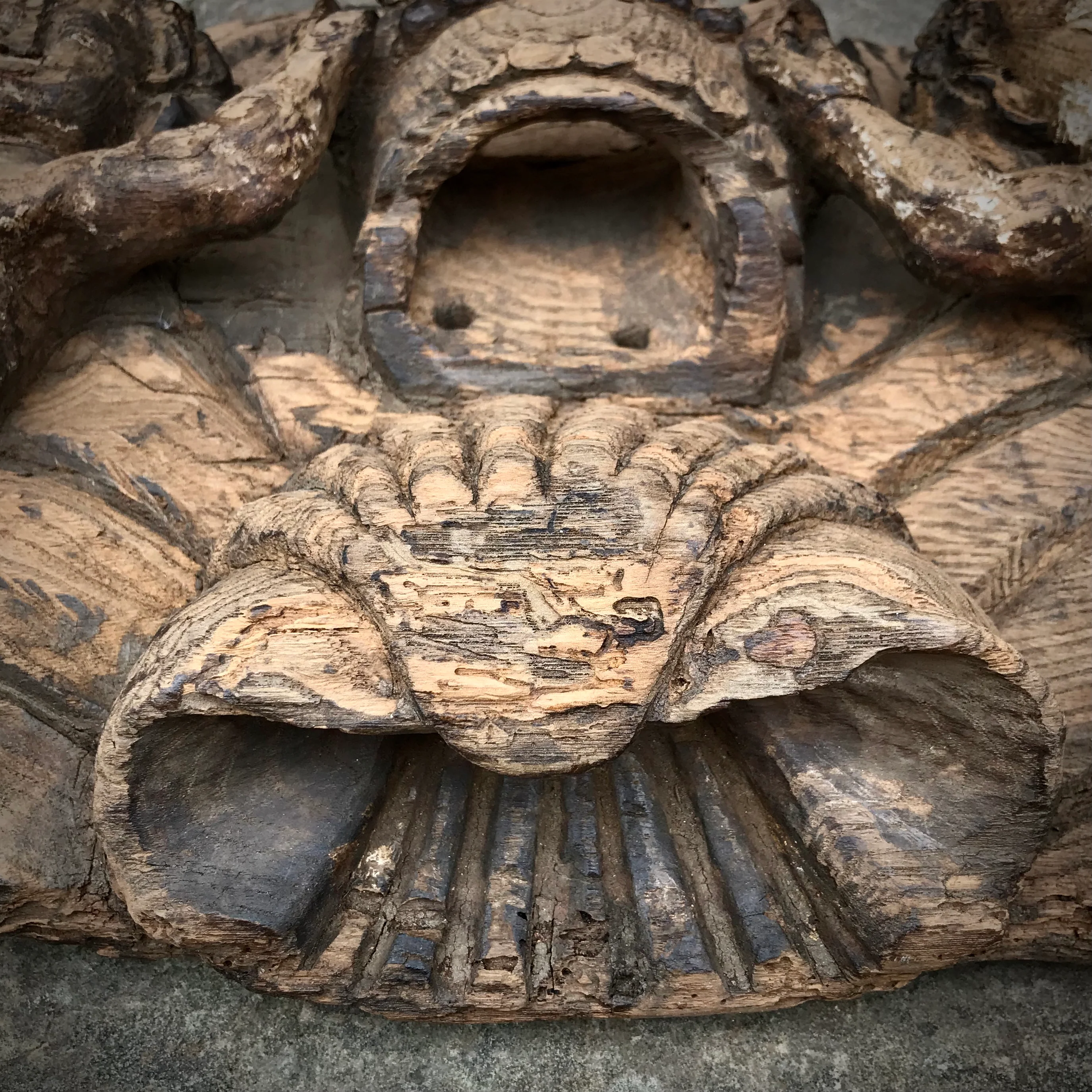 Carved Winged Angels with Crown of Heaven c.1550 - Image 11