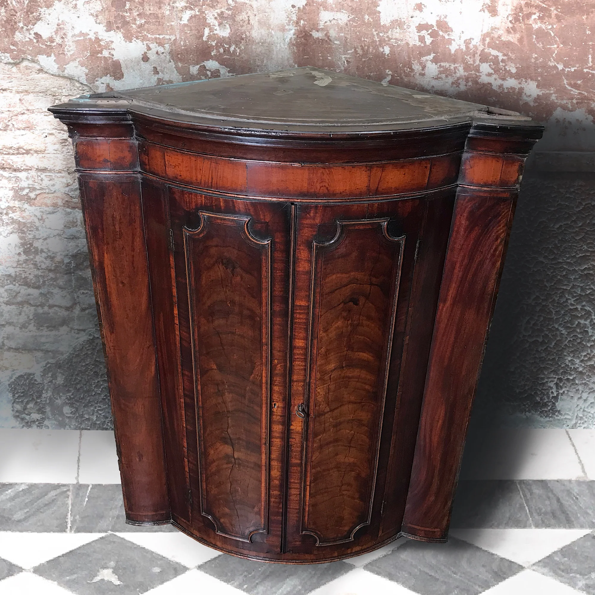 Chatsworth Estate English Mahogany Corner Cupboard c.1760 - Image 3