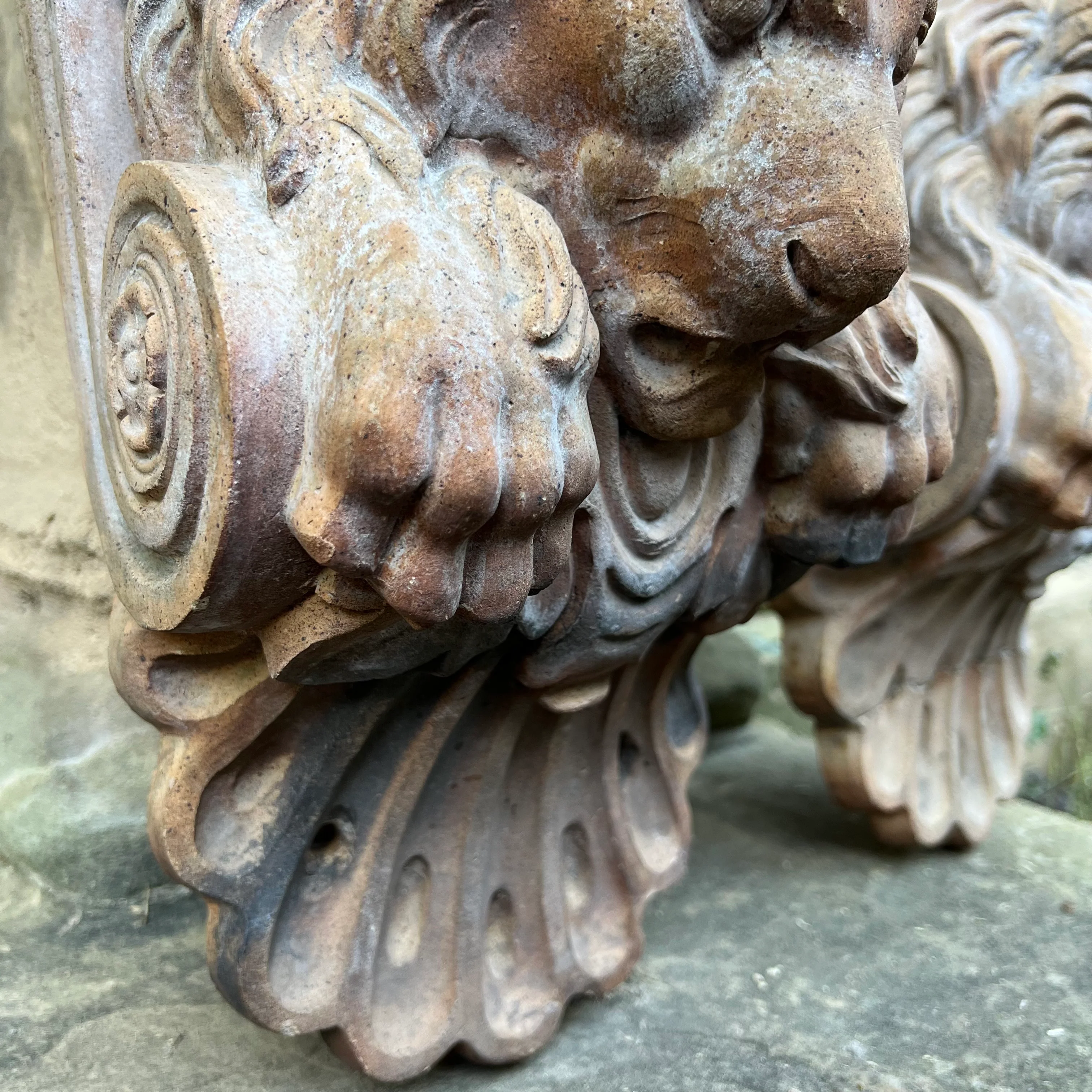 A Pair of ‘Doulton’ Terracotta Lion Corbels c.1890 - Image 11