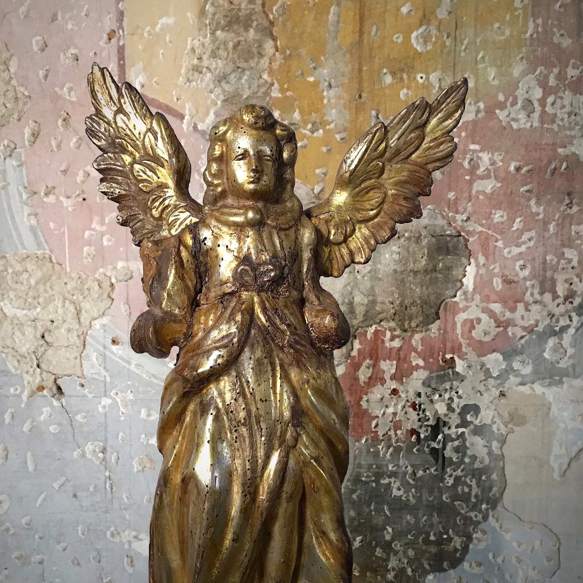 Early Italian Giltwood Angel c.1650 - Image 2