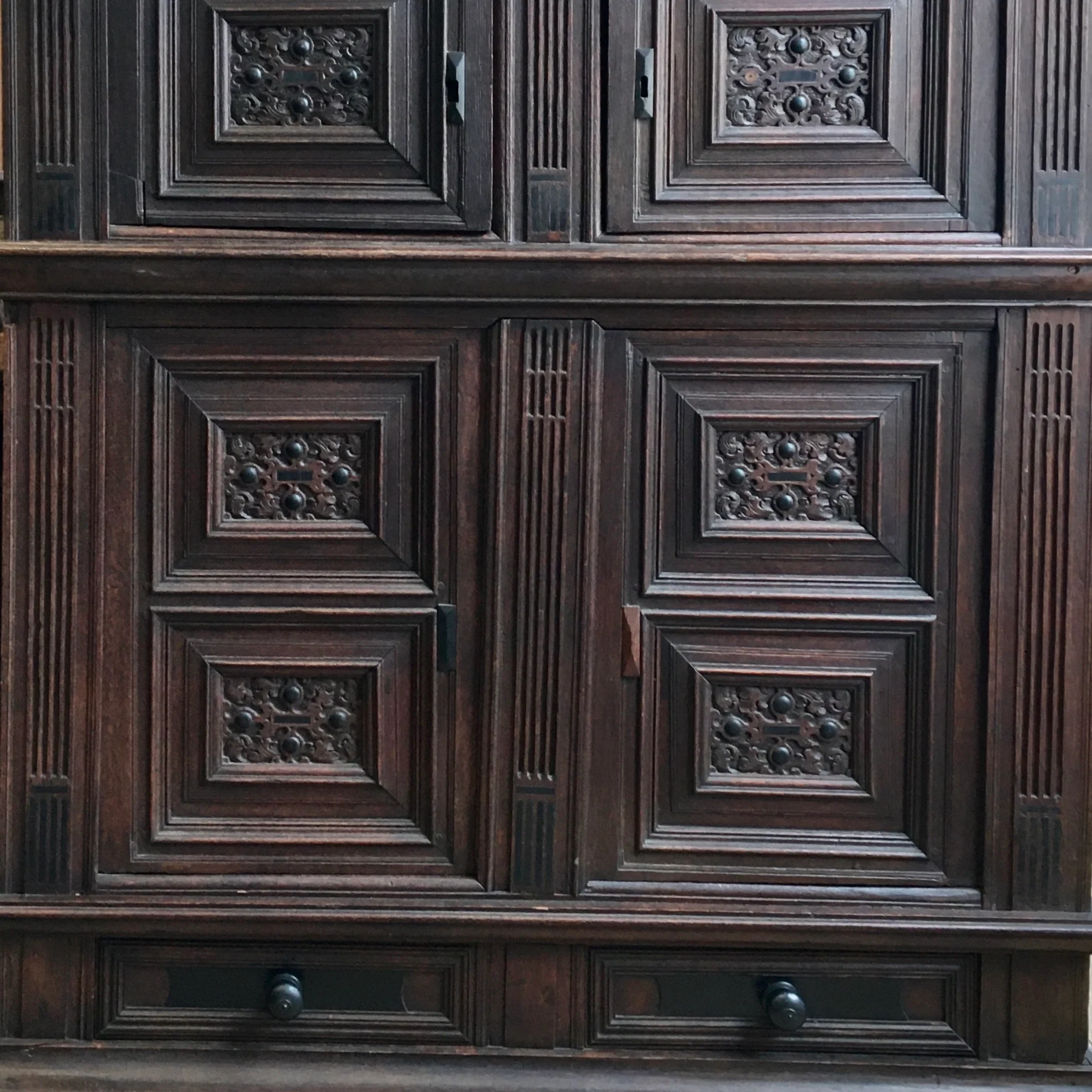 Flemish Oak Cupboard c.1650 - Image 2