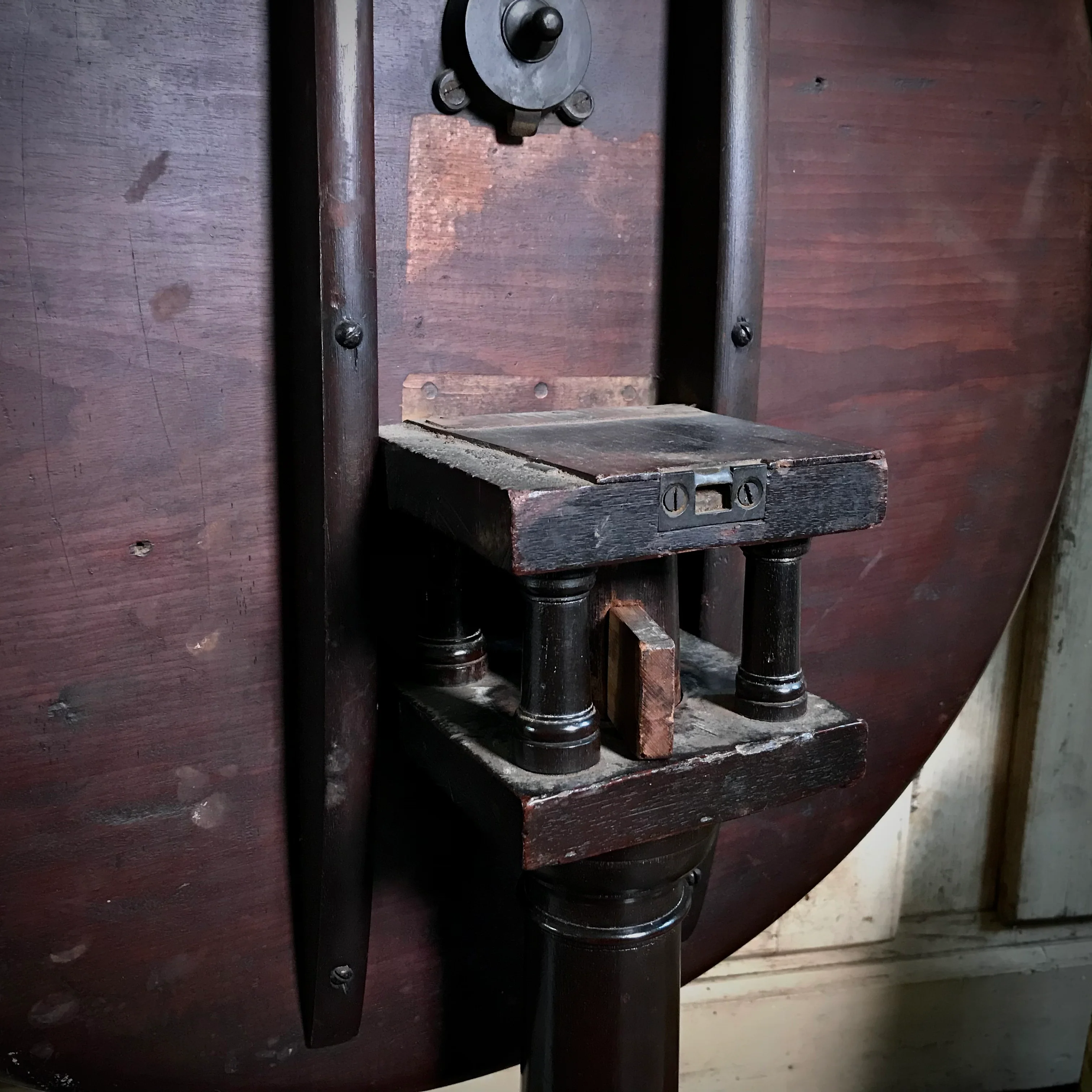 English Georgian Tilt Top Bird Cage Wine Table - Image 9