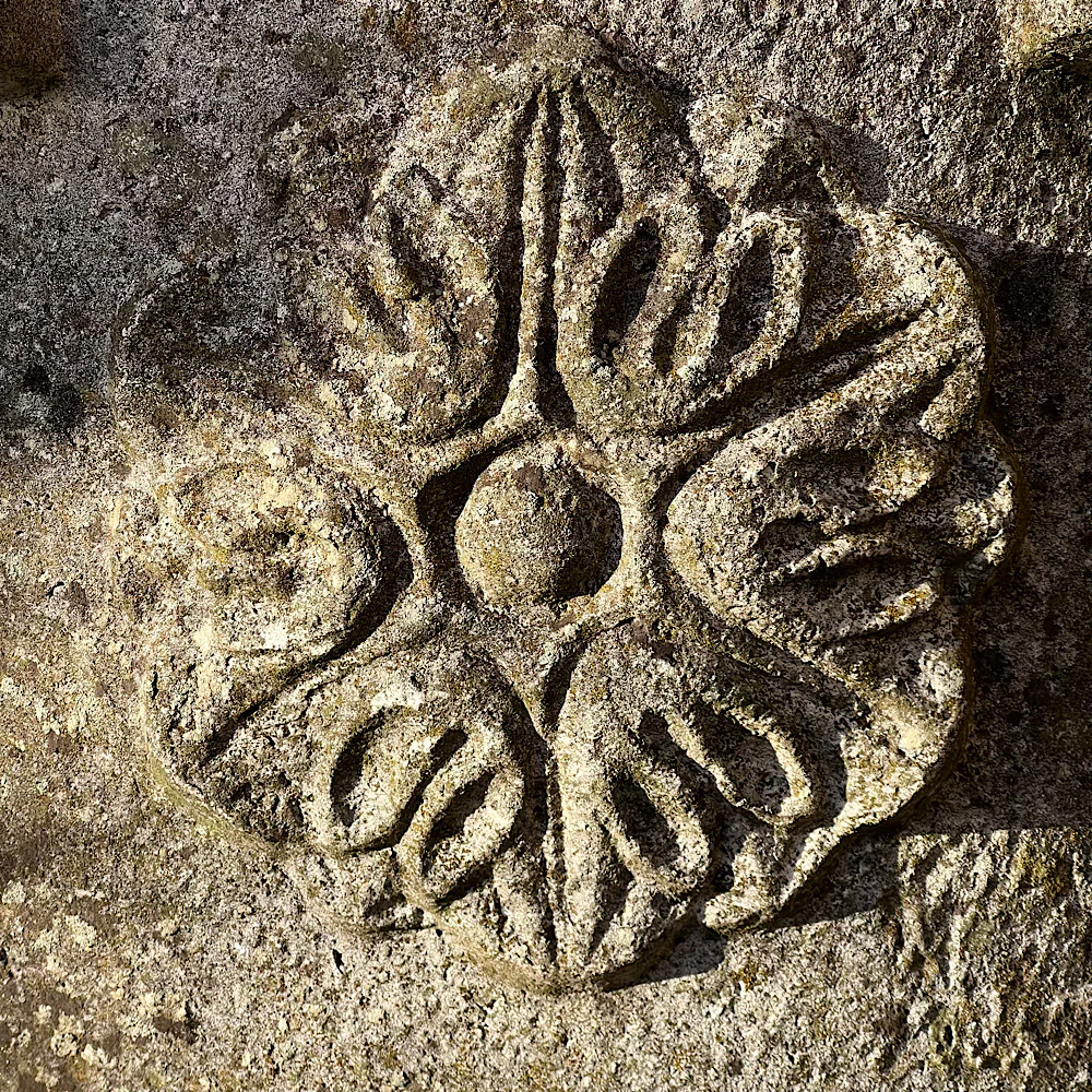 Italian Venetian Style Composite Stone Well Head - Image 9