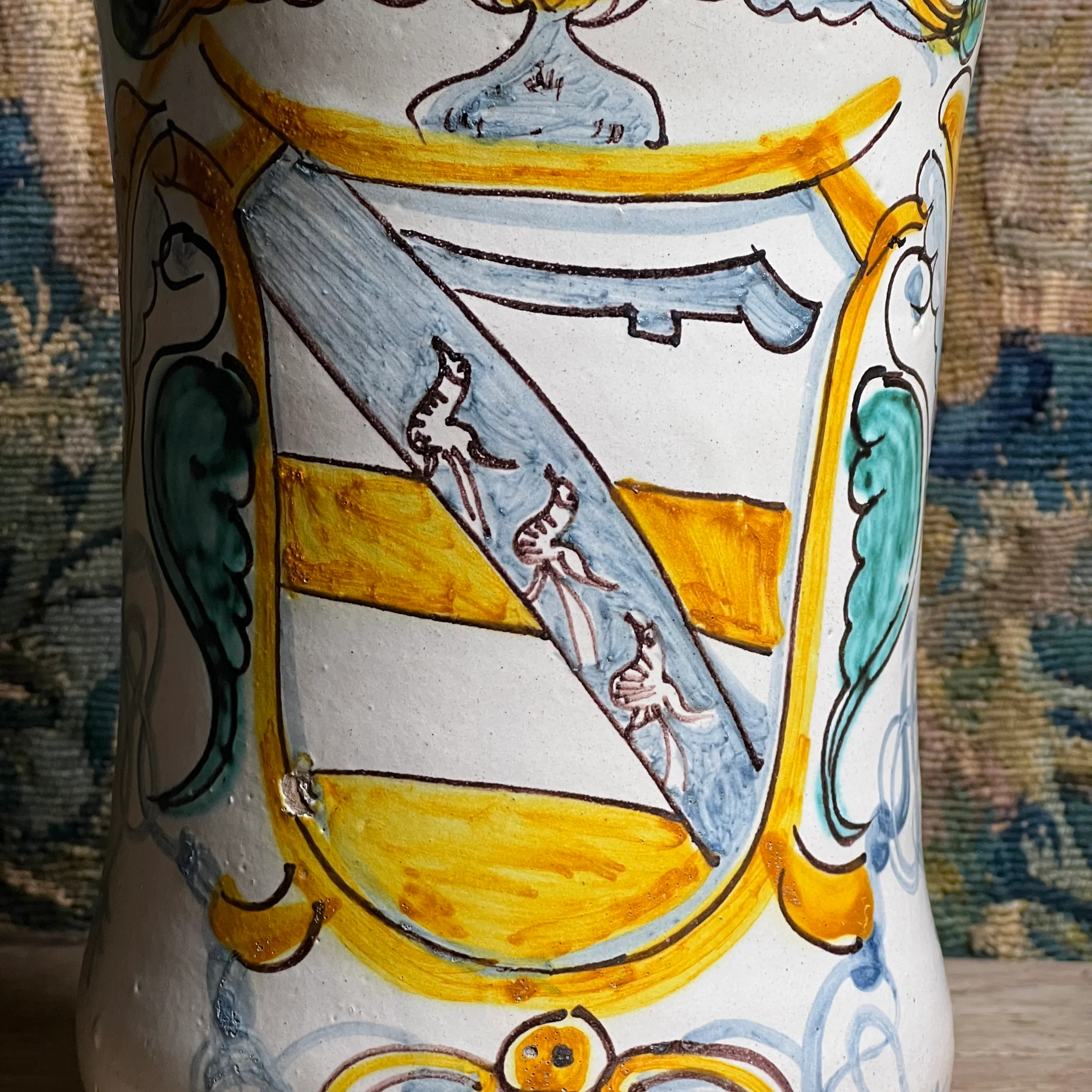 Large Italian Maiolica Albarello, Montelupo (Tuscany), late 17th / early 18th century c. 1690–1720 - Image 2