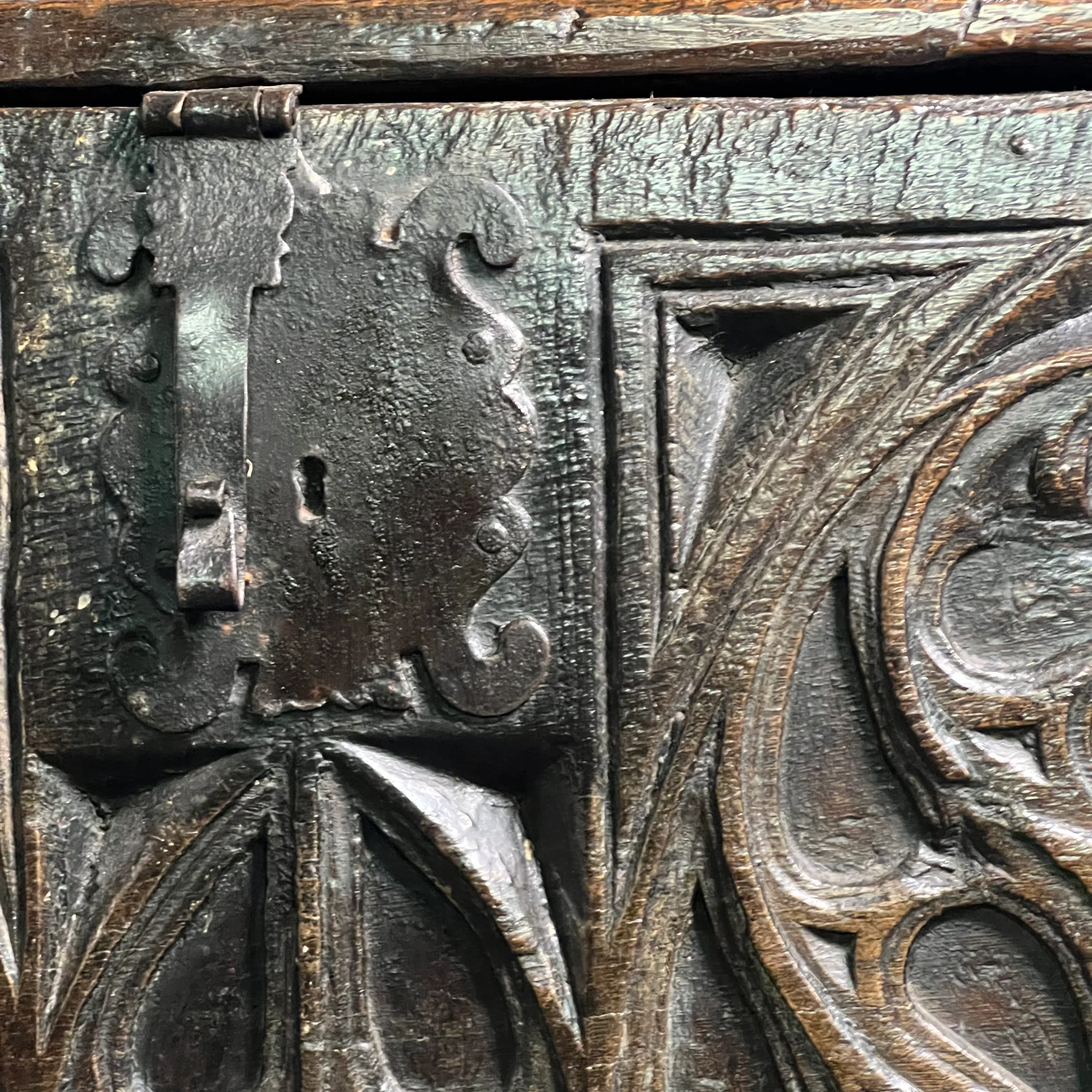 Remarkable English Oak Gothic Coffer c.1480 - Image 2