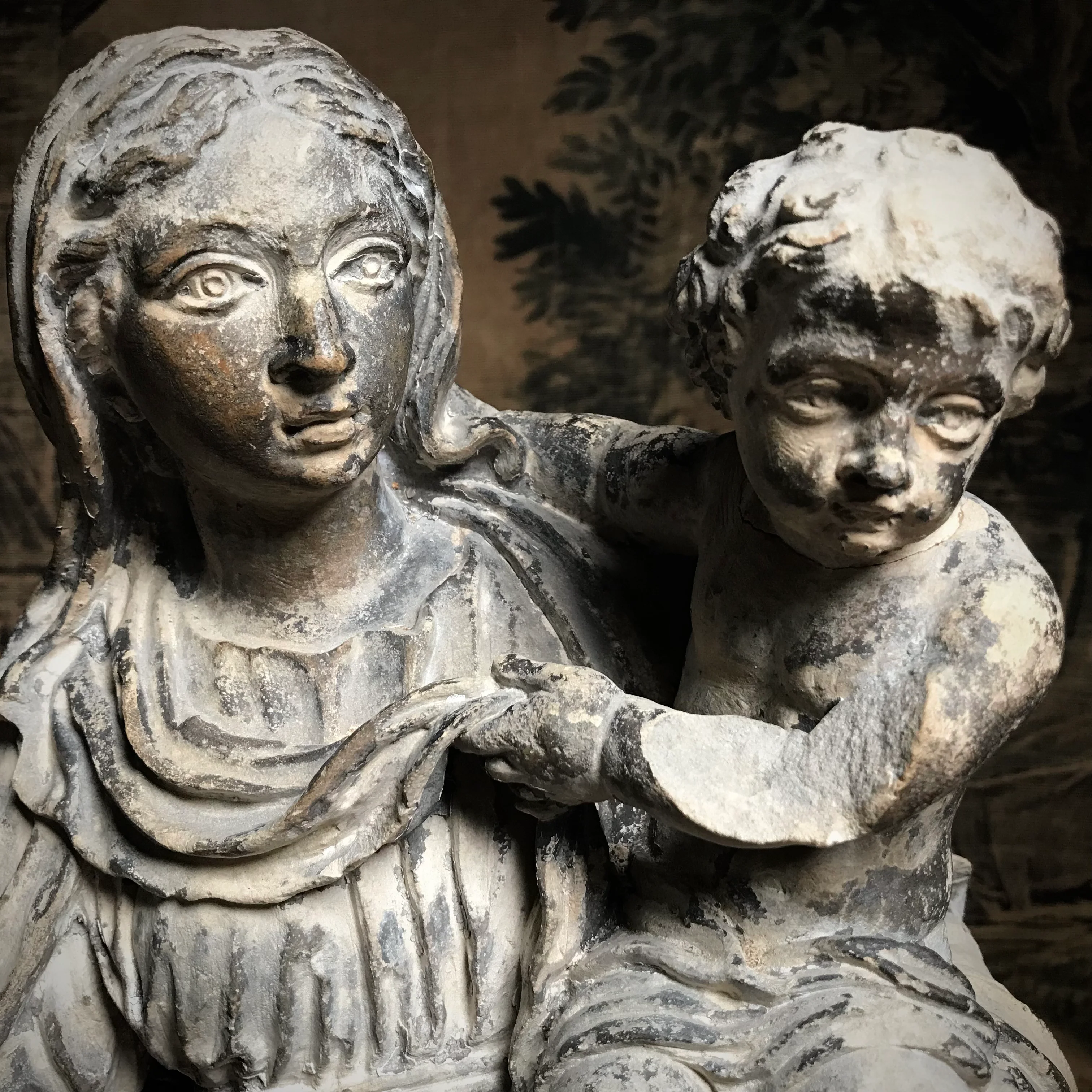 Limestone Virgin & Child Carving c.1640-1660 - Image 3