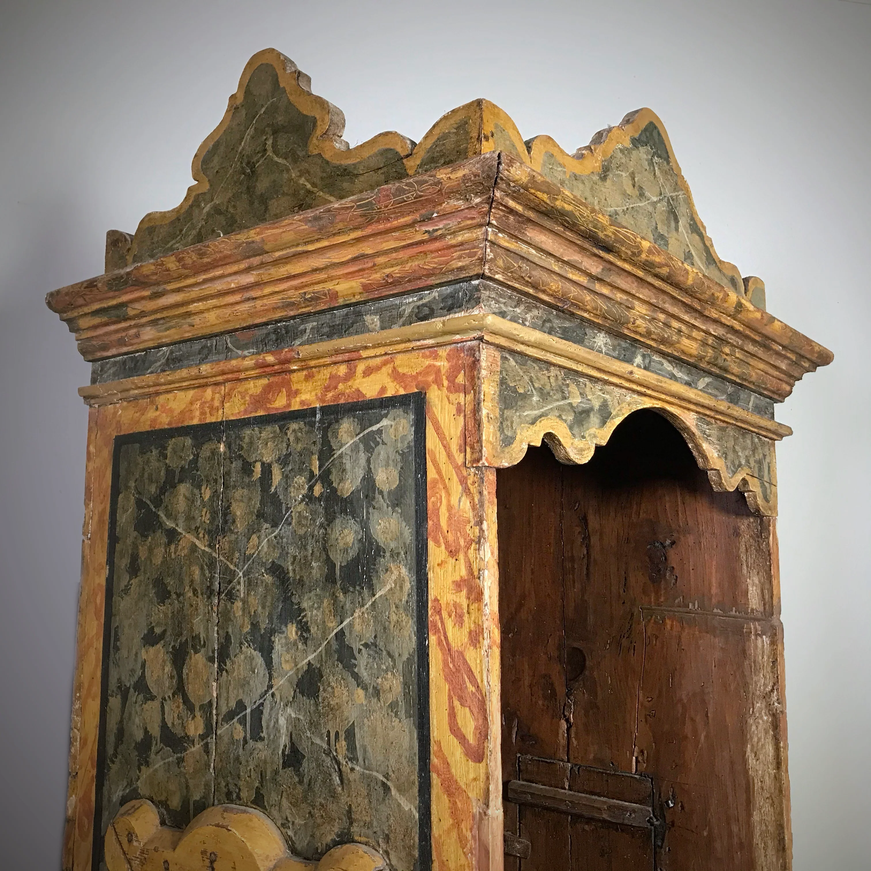 Northern Italian Provincial Confessional Box c.1780 - Image 7