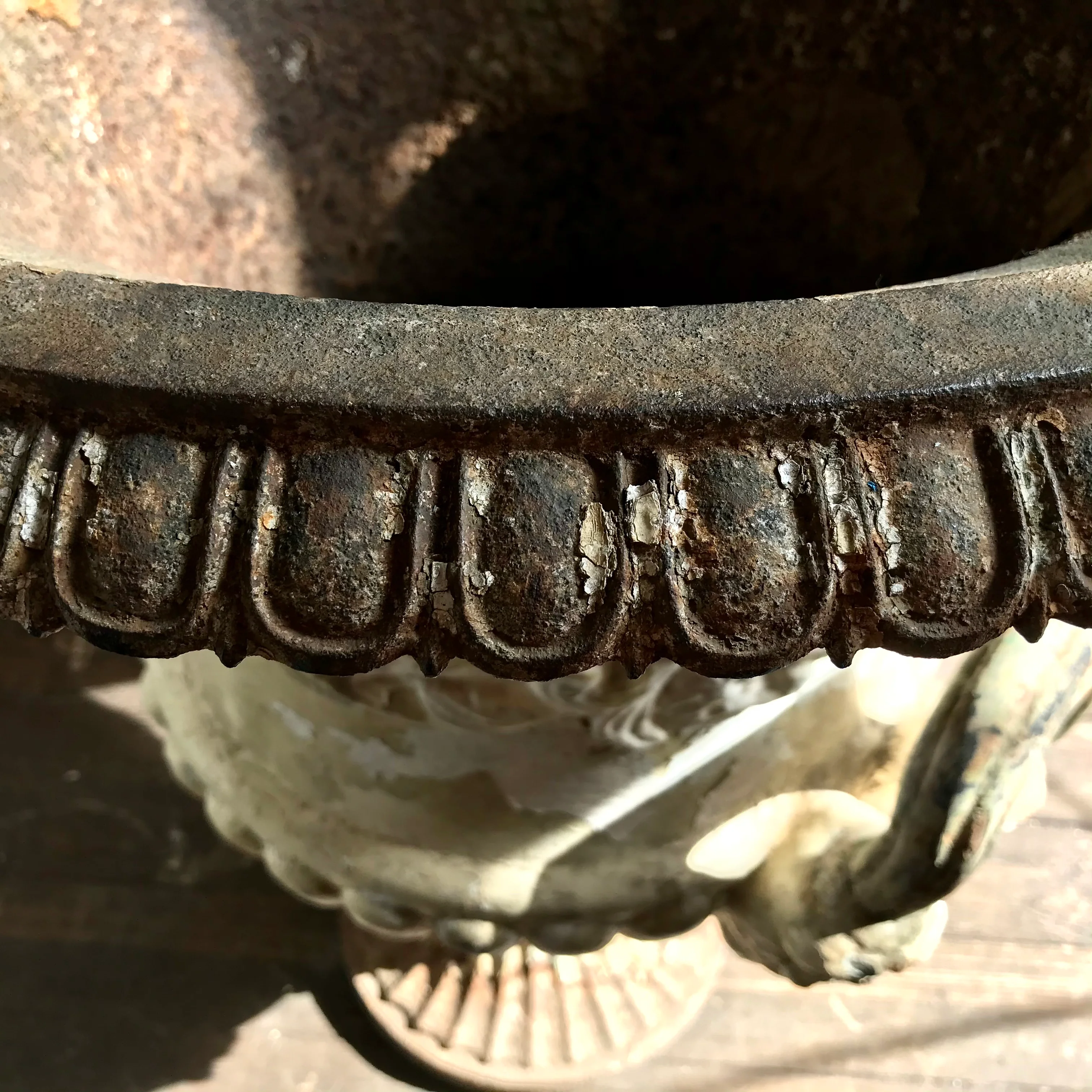 Pair of Huge Handyside Campana Urns c.1880 - Image 5