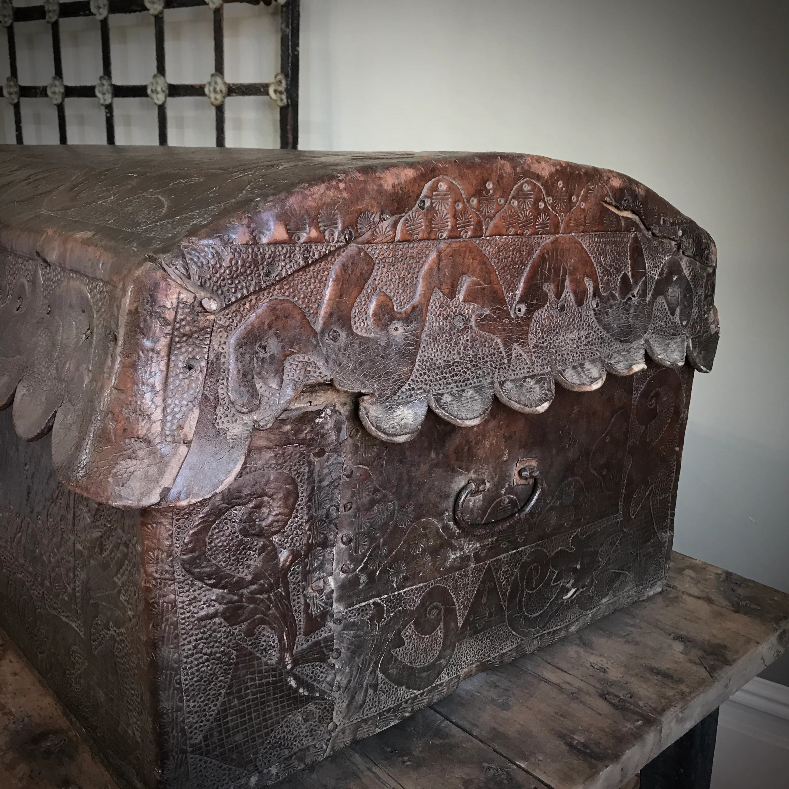 Spanish Colonial Chest c.1600-1650 - Image 3